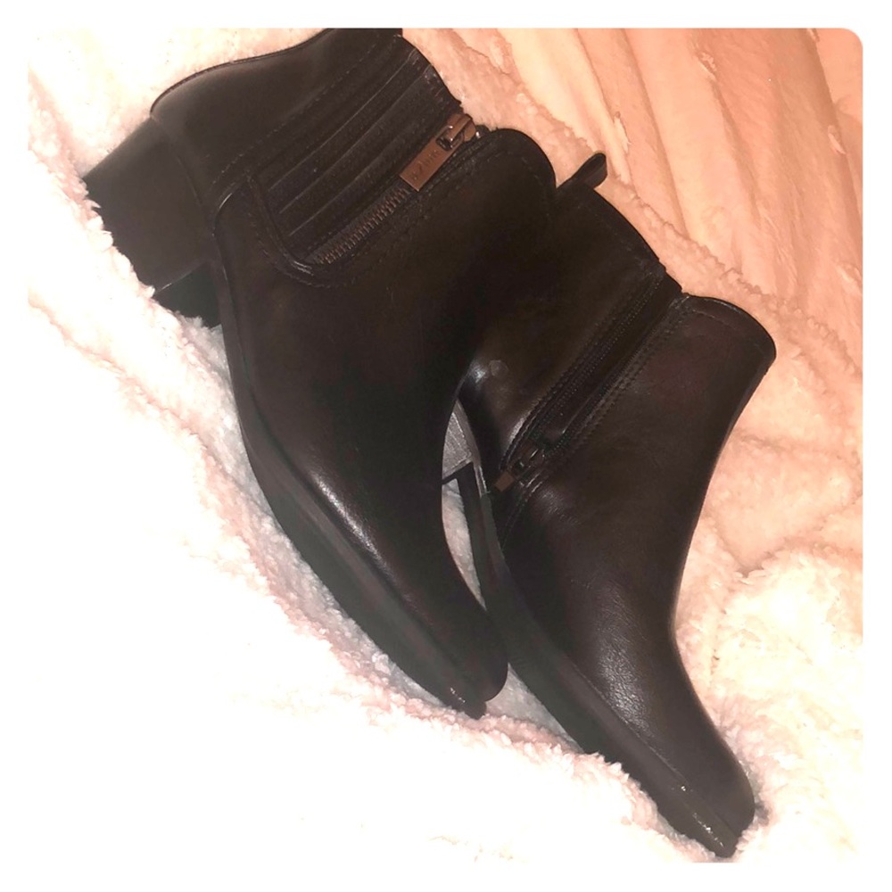 Unisa Black Low Heel Booties 7 1/2 NWOT